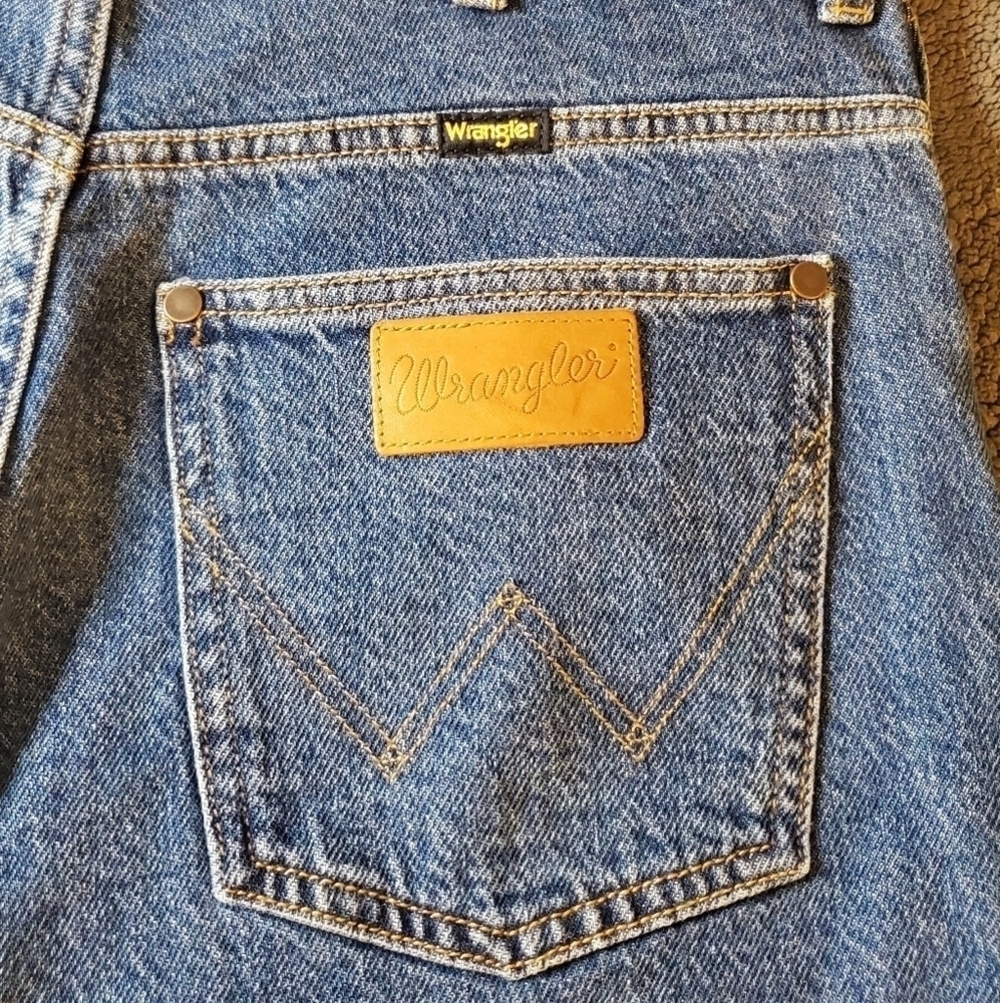 NWT Wrangler Women's Seaside High Rise A-Line Cutoff Shorts - Picture 7 of 14